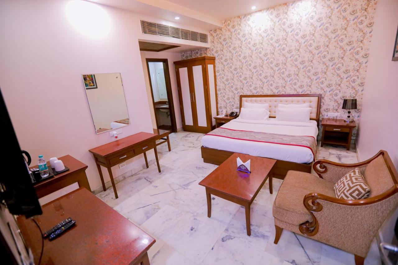 Hotel Leela Grande Karnāl Exterior foto